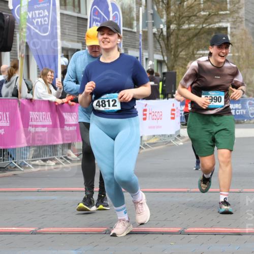 12.04.2026 - 45. Internationalen Wilhelmsburger Insellauf Strokosch-Dieckow http://msf.ph/oto/9481407 12.04.2026 13:25:08 Ziel 2111, 2112, 2290, 4812, 2990, 2991, 2012 meine-sportfotos.de