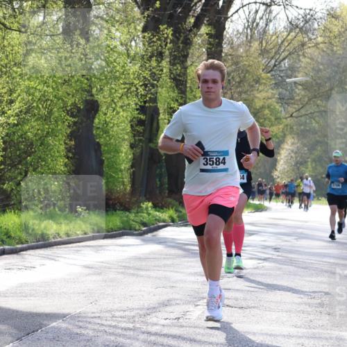 12.04.2026 - 45. Internationalen Wilhelmsburger Insellauf Yannick Fuchs http://msf.ph/oto/9481443 12.04.2026 10:21:37 Laufen 3584, 4, 3706 meine-sportfotos.de