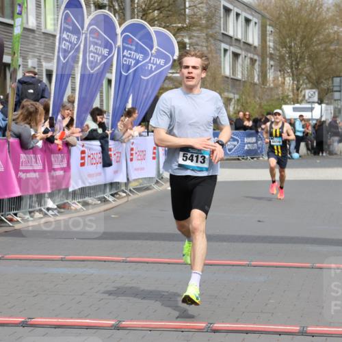 12.04.2026 - 45. Internationalen Wilhelmsburger Insellauf Strokosch-Dieckow http://msf.ph/oto/9481447 12.04.2026 12:47:30 Ziel 5413, 4656 meine-sportfotos.de