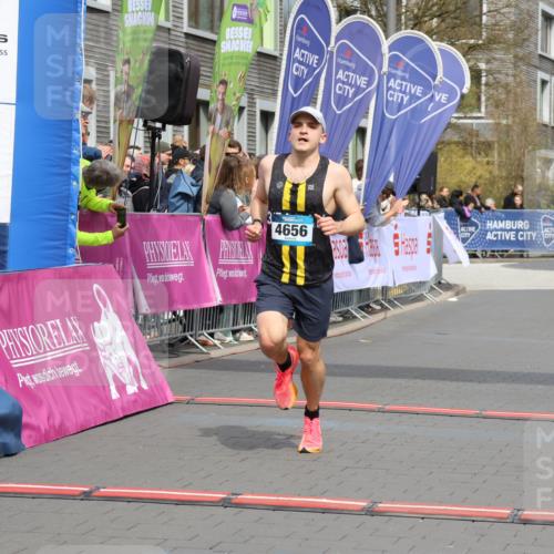 12.04.2026 - 45. Internationalen Wilhelmsburger Insellauf Strokosch-Dieckow http://msf.ph/oto/9481489 12.04.2026 12:47:34 Ziel 5413, 4656, 5556 meine-sportfotos.de