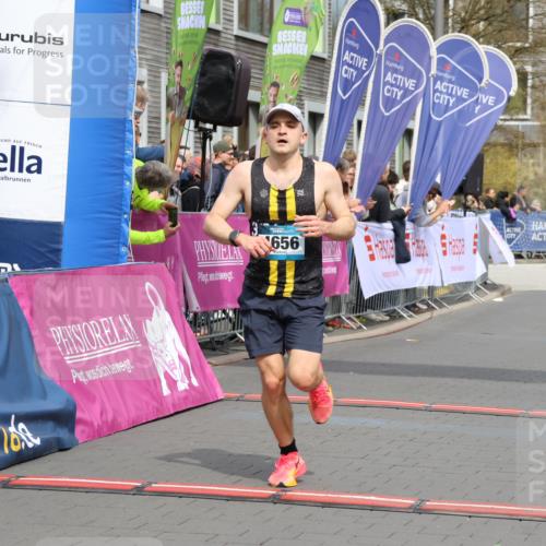 12.04.2026 - 45. Internationalen Wilhelmsburger Insellauf Strokosch-Dieckow http://msf.ph/oto/9481529 12.04.2026 12:47:34 Ziel 5413, 4656, 5556 meine-sportfotos.de