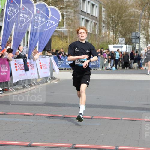 12.04.2026 - 45. Internationalen Wilhelmsburger Insellauf Strokosch-Dieckow http://msf.ph/oto/9481561 12.04.2026 12:47:37 Ziel 4656, 5556, 5709 meine-sportfotos.de