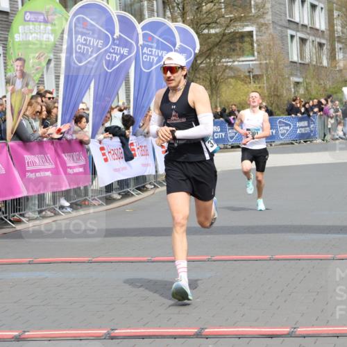 12.04.2026 - 45. Internationalen Wilhelmsburger Insellauf Strokosch-Dieckow http://msf.ph/oto/9481652 12.04.2026 12:47:44 Ziel 3750, 3301 meine-sportfotos.de
