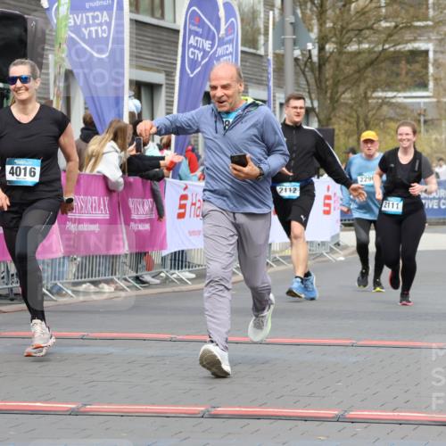 12.04.2026 - 45. Internationalen Wilhelmsburger Insellauf Strokosch-Dieckow http://msf.ph/oto/9481656 12.04.2026 13:25:02 Ziel 3936, 4908, 4016, 2111, 2112, 2290 meine-sportfotos.de