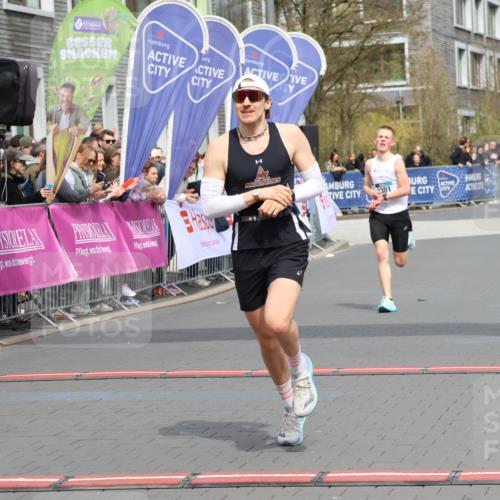 12.04.2026 - 45. Internationalen Wilhelmsburger Insellauf Strokosch-Dieckow http://msf.ph/oto/9481675 12.04.2026 12:47:44 Ziel 3750, 3301 meine-sportfotos.de