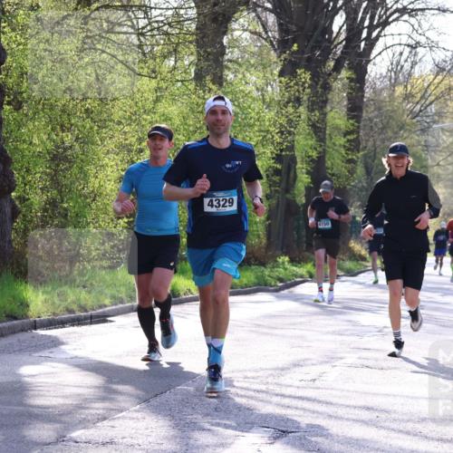 12.04.2026 - 45. Internationalen Wilhelmsburger Insellauf Yannick Fuchs http://msf.ph/oto/9481726 12.04.2026 10:22:04 Laufen 4329, 4150, 1443 meine-sportfotos.de