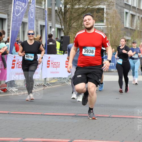 12.04.2026 - 45. Internationalen Wilhelmsburger Insellauf Strokosch-Dieckow http://msf.ph/oto/9481733 12.04.2026 13:25:00 Ziel 3936, 4908, 4016 meine-sportfotos.de