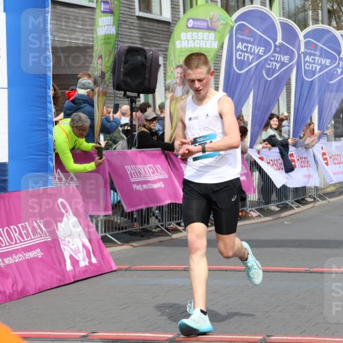 12.04.2026 - 45. Internationalen Wilhelmsburger Insellauf Strokosch-Dieckow http://msf.ph/oto/9481739 12.04.2026 12:47:46 Ziel 3750, 3301 meine-sportfotos.de