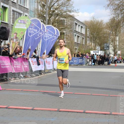 12.04.2026 - 45. Internationalen Wilhelmsburger Insellauf Strokosch-Dieckow http://msf.ph/oto/9481838 12.04.2026 12:47:52 Ziel 4466 meine-sportfotos.de