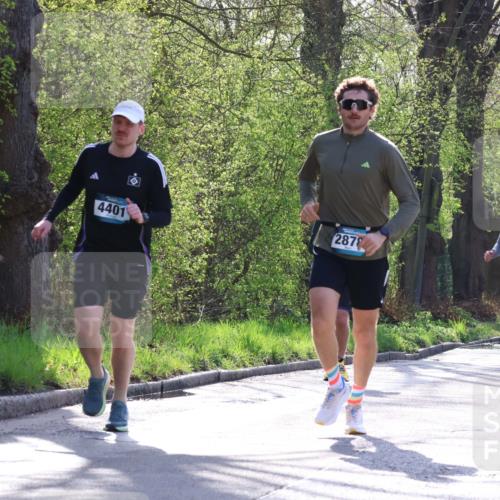 12.04.2026 - 45. Internationalen Wilhelmsburger Insellauf Yannick Fuchs http://msf.ph/oto/9481847 12.04.2026 10:30:01 Laufen 4401, 2878, 5688, 3534, 309 meine-sportfotos.de