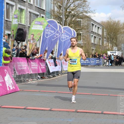 12.04.2026 - 45. Internationalen Wilhelmsburger Insellauf Strokosch-Dieckow http://msf.ph/oto/9481880 12.04.2026 12:47:53 Ziel 4466 meine-sportfotos.de