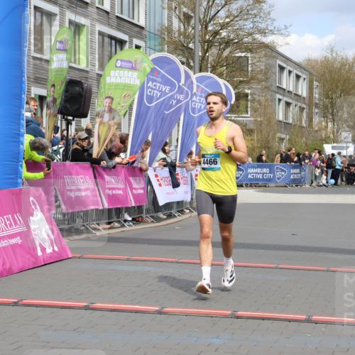 12.04.2026 - 45. Internationalen Wilhelmsburger Insellauf Strokosch-Dieckow http://msf.ph/oto/9481906 12.04.2026 12:47:53 Ziel 4466 meine-sportfotos.de