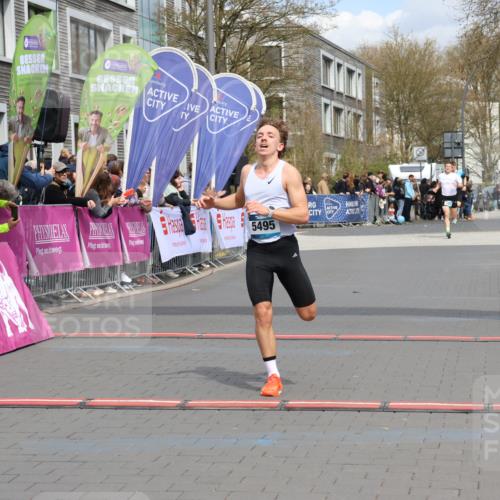 12.04.2026 - 45. Internationalen Wilhelmsburger Insellauf Strokosch-Dieckow http://msf.ph/oto/9481960 12.04.2026 12:48:01 Ziel 5495 meine-sportfotos.de