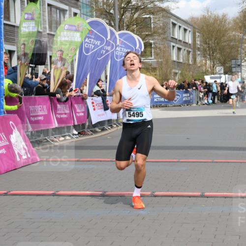 12.04.2026 - 45. Internationalen Wilhelmsburger Insellauf Strokosch-Dieckow http://msf.ph/oto/9482007 12.04.2026 12:48:02 Ziel 5495 meine-sportfotos.de