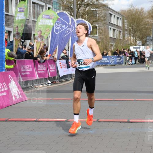 12.04.2026 - 45. Internationalen Wilhelmsburger Insellauf Strokosch-Dieckow http://msf.ph/oto/9482026 12.04.2026 12:48:02 Ziel 5495 meine-sportfotos.de
