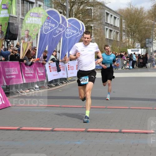 12.04.2026 - 45. Internationalen Wilhelmsburger Insellauf Strokosch-Dieckow http://msf.ph/oto/9482059 12.04.2026 12:48:07 Ziel 3452, 4877 meine-sportfotos.de