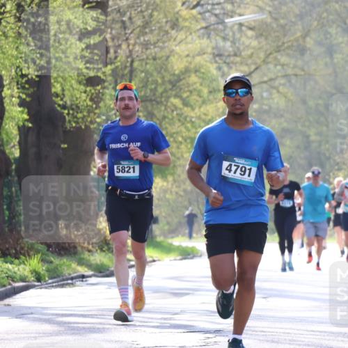 12.04.2026 - 45. Internationalen Wilhelmsburger Insellauf Yannick Fuchs http://msf.ph/oto/9482086 12.04.2026 10:22:37 Laufen 5821, 4791, 4978 meine-sportfotos.de