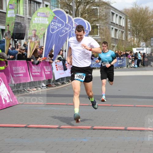 12.04.2026 - 45. Internationalen Wilhelmsburger Insellauf Strokosch-Dieckow http://msf.ph/oto/9482102 12.04.2026 12:48:07 Ziel 3452, 4877 meine-sportfotos.de