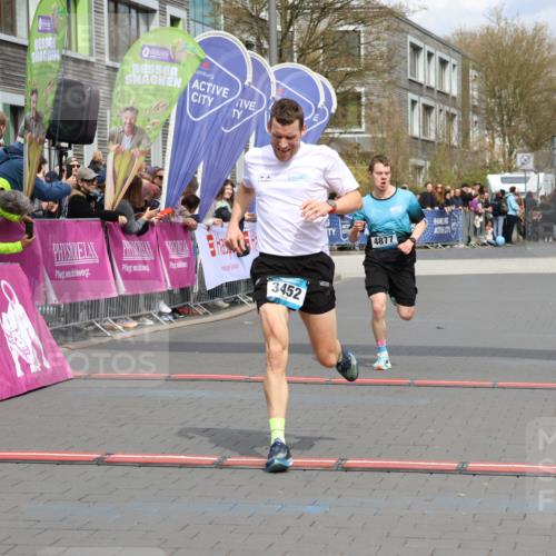 12.04.2026 - 45. Internationalen Wilhelmsburger Insellauf Strokosch-Dieckow http://msf.ph/oto/9482109 12.04.2026 12:48:07 Ziel 3452, 4877 meine-sportfotos.de