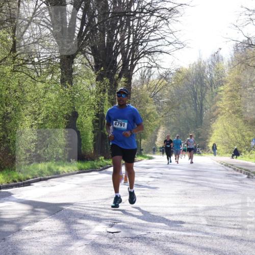 12.04.2026 - 45. Internationalen Wilhelmsburger Insellauf Yannick Fuchs http://msf.ph/oto/9482114 12.04.2026 10:22:39 Laufen 4791 meine-sportfotos.de