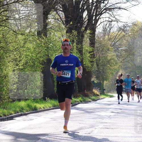 12.04.2026 - 45. Internationalen Wilhelmsburger Insellauf Yannick Fuchs http://msf.ph/oto/9482135 12.04.2026 10:22:40 Laufen 5821 meine-sportfotos.de