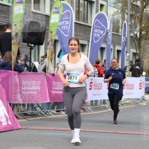 12.04.2026 - 45. Internationalen Wilhelmsburger Insellauf Strokosch-Dieckow http://msf.ph/oto/9482211 12.04.2026 13:24:34 Ziel 5017, 3871, 5632, 4365, 3267, 2562, 5356, 5355 meine-sportfotos.de