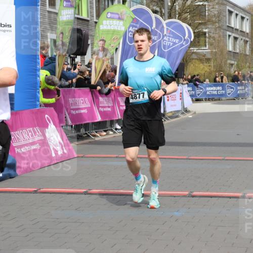 12.04.2026 - 45. Internationalen Wilhelmsburger Insellauf Strokosch-Dieckow http://msf.ph/oto/9482212 12.04.2026 12:48:09 Ziel 3452, 4877, 4874 meine-sportfotos.de