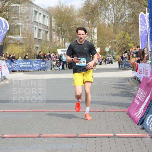 12.04.2026 - 45. Internationalen Wilhelmsburger Insellauf Strokosch-Dieckow http://msf.ph/oto/9482230 12.04.2026 12:48:13 Ziel 4877, 4874 meine-sportfotos.de