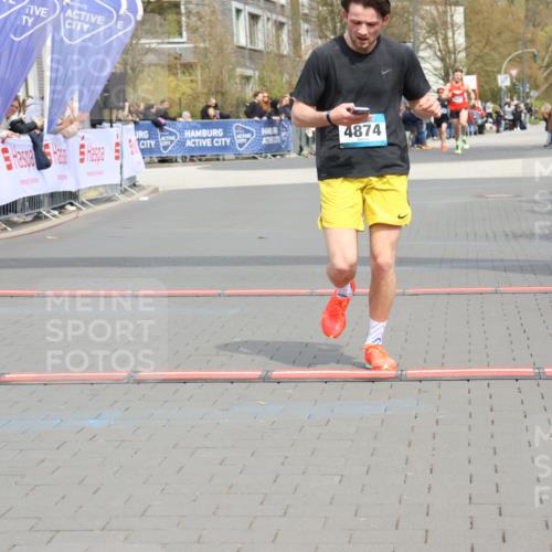 12.04.2026 - 45. Internationalen Wilhelmsburger Insellauf Strokosch-Dieckow http://msf.ph/oto/9482320 12.04.2026 12:48:14 Ziel 4874 meine-sportfotos.de