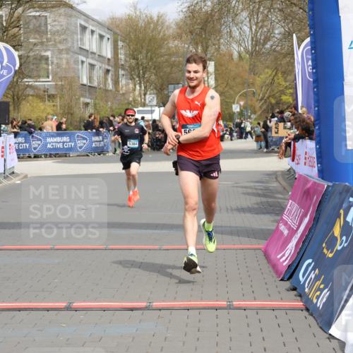 12.04.2026 - 45. Internationalen Wilhelmsburger Insellauf Strokosch-Dieckow http://msf.ph/oto/9482394 12.04.2026 12:48:21 Ziel 5607, 5364 meine-sportfotos.de