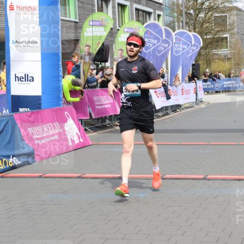 12.04.2026 - 45. Internationalen Wilhelmsburger Insellauf Strokosch-Dieckow http://msf.ph/oto/9482437 12.04.2026 12:48:25 Ziel 5607, 5364 meine-sportfotos.de