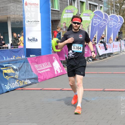 12.04.2026 - 45. Internationalen Wilhelmsburger Insellauf Strokosch-Dieckow http://msf.ph/oto/9482500 12.04.2026 12:48:25 Ziel 5607, 5364 meine-sportfotos.de