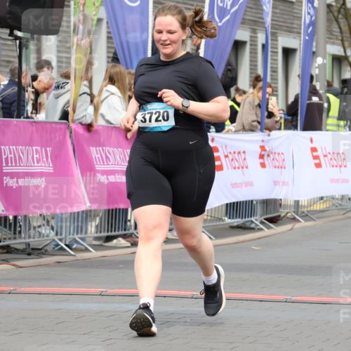 12.04.2026 - 45. Internationalen Wilhelmsburger Insellauf Strokosch-Dieckow http://msf.ph/oto/9482542 12.04.2026 13:24:12 Ziel 2766, 5622, 3739, 5209, 5212 meine-sportfotos.de