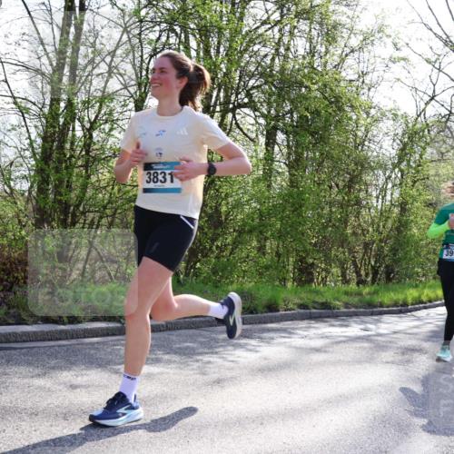 12.04.2026 - 45. Internationalen Wilhelmsburger Insellauf Yannick Fuchs http://msf.ph/oto/9482559 12.04.2026 10:30:59 Laufen 3831, 3991, 4042 meine-sportfotos.de