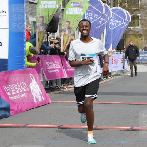12.04.2026 - 45. Internationalen Wilhelmsburger Insellauf Strokosch-Dieckow http://msf.ph/oto/9482577 12.04.2026 12:48:35 Ziel 5853 meine-sportfotos.de