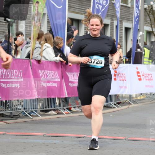 12.04.2026 - 45. Internationalen Wilhelmsburger Insellauf Strokosch-Dieckow http://msf.ph/oto/9482593 12.04.2026 13:24:12 Ziel 2766, 5622, 3739, 5209, 5212 meine-sportfotos.de