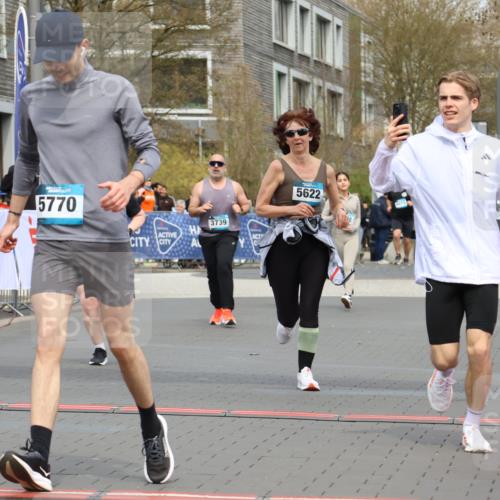 12.04.2026 - 45. Internationalen Wilhelmsburger Insellauf Strokosch-Dieckow http://msf.ph/oto/9482603 12.04.2026 13:24:09 Ziel 2766, 5622 meine-sportfotos.de