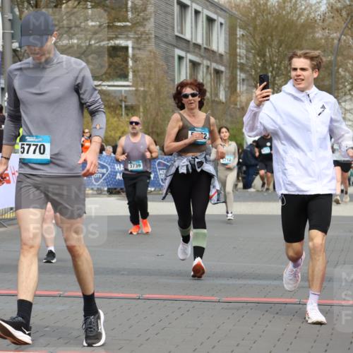 12.04.2026 - 45. Internationalen Wilhelmsburger Insellauf Strokosch-Dieckow http://msf.ph/oto/9482616 12.04.2026 13:24:09 Ziel 2766, 5622 meine-sportfotos.de