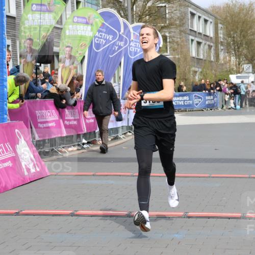 12.04.2026 - 45. Internationalen Wilhelmsburger Insellauf Strokosch-Dieckow http://msf.ph/oto/9482694 12.04.2026 12:48:52 Ziel 3159 meine-sportfotos.de