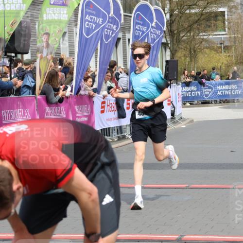 12.04.2026 - 45. Internationalen Wilhelmsburger Insellauf Strokosch-Dieckow http://msf.ph/oto/9482844 12.04.2026 12:49:08 Ziel 4893 meine-sportfotos.de