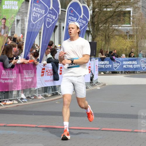 12.04.2026 - 45. Internationalen Wilhelmsburger Insellauf Strokosch-Dieckow http://msf.ph/oto/9482884 12.04.2026 12:49:15 Ziel 3947, 5648 meine-sportfotos.de