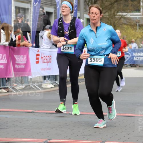 12.04.2026 - 45. Internationalen Wilhelmsburger Insellauf Strokosch-Dieckow http://msf.ph/oto/9482986 12.04.2026 13:23:53 Ziel 4176, 5505, 3471, 3814 meine-sportfotos.de