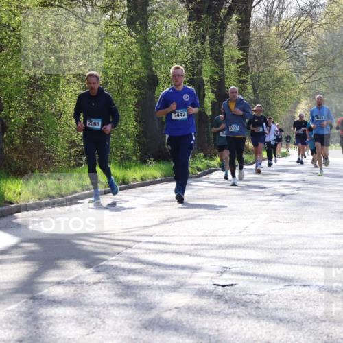12.04.2026 - 45. Internationalen Wilhelmsburger Insellauf Yannick Fuchs http://msf.ph/oto/9483045 12.04.2026 10:31:44 Laufen 5442, 2065, 5337, 4483 meine-sportfotos.de