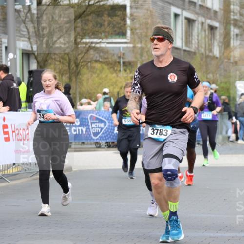 12.04.2026 - 45. Internationalen Wilhelmsburger Insellauf Strokosch-Dieckow http://msf.ph/oto/9483152 12.04.2026 13:23:45 Ziel 5223, 3336, 3783, 3498, 3478 meine-sportfotos.de