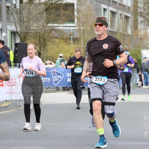 12.04.2026 - 45. Internationalen Wilhelmsburger Insellauf Strokosch-Dieckow http://msf.ph/oto/9483164 12.04.2026 13:23:44 Ziel 5223, 3336, 3783, 3498, 3478 meine-sportfotos.de