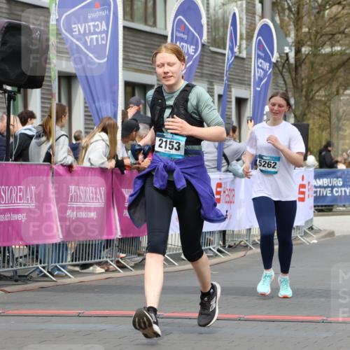 12.04.2026 - 45. Internationalen Wilhelmsburger Insellauf Strokosch-Dieckow http://msf.ph/oto/9483360 12.04.2026 13:23:23 Ziel 4557, 2153, 5262, 4593 meine-sportfotos.de