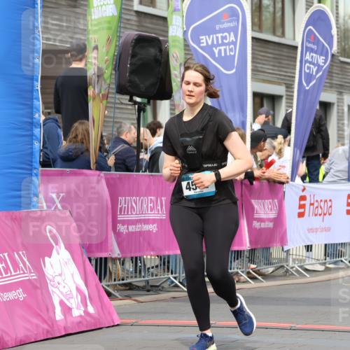 12.04.2026 - 45. Internationalen Wilhelmsburger Insellauf Strokosch-Dieckow http://msf.ph/oto/9483388 12.04.2026 13:23:21 Ziel 5314, 4557, 2153, 5262 meine-sportfotos.de
