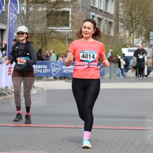 12.04.2026 - 45. Internationalen Wilhelmsburger Insellauf Strokosch-Dieckow http://msf.ph/oto/9483465 12.04.2026 13:23:05 Ziel 4014, 2158 meine-sportfotos.de