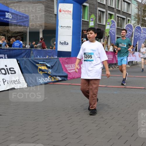 12.04.2026 - 45. Internationalen Wilhelmsburger Insellauf Strokosch-Dieckow http://msf.ph/oto/9483756 12.04.2026 13:22:37 Ziel 2332, 2116 meine-sportfotos.de