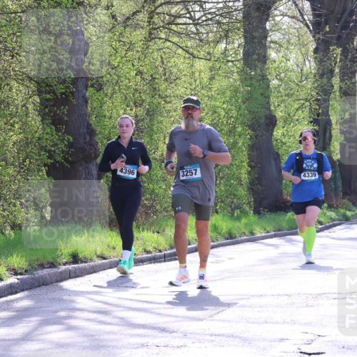 12.04.2026 - 45. Internationalen Wilhelmsburger Insellauf Yannick Fuchs http://msf.ph/oto/9483880 12.04.2026 10:45:47 Laufen 4396, 3257, 4339, 4215, 4352 meine-sportfotos.de
